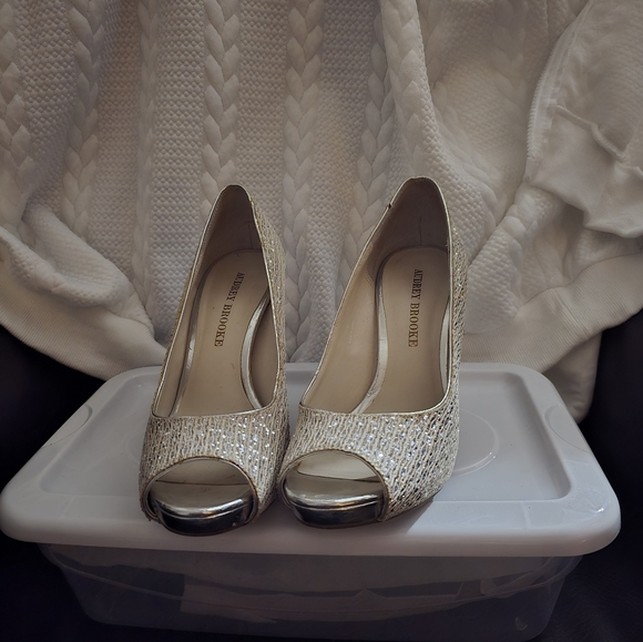 EUC Audrey Brooke Evening Heels - Picture 6 of 14